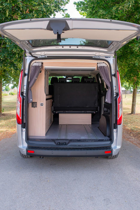 location-van-auckland-banquette-sur-rail-fourgon